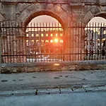 Amfiteatar דירה